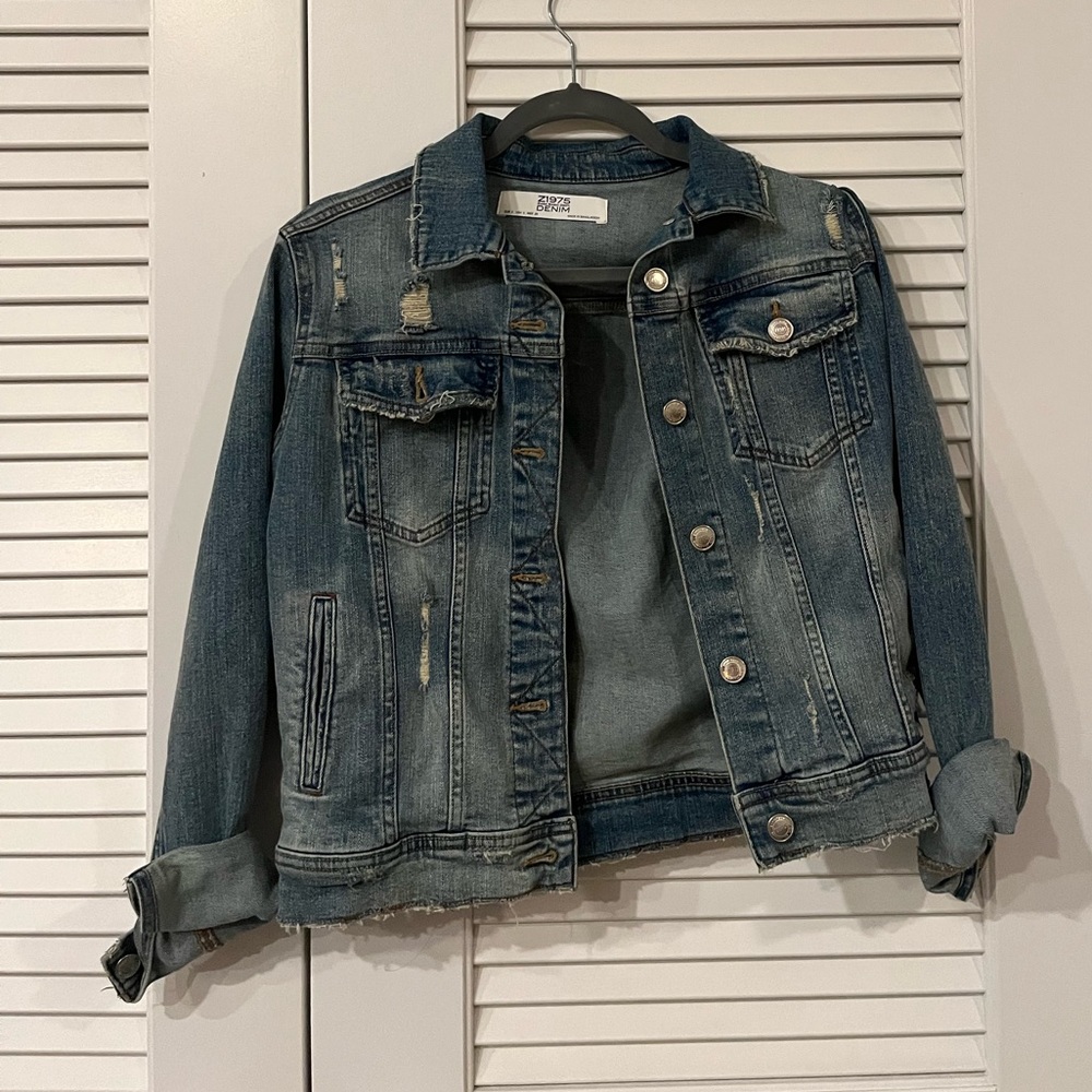 Zara Basic Dept. | Z1975 | Distressed Denim Jacket